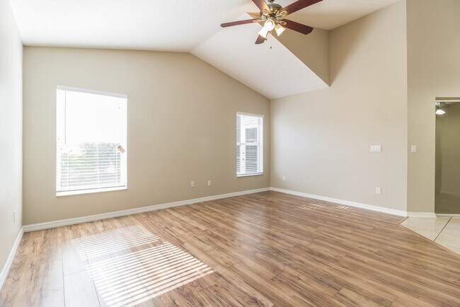 Building Photo - 2255 Pelinion St