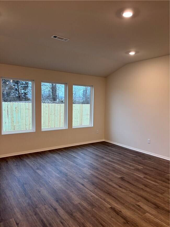 Foto del edificio - 6605 NW Vandergriff St