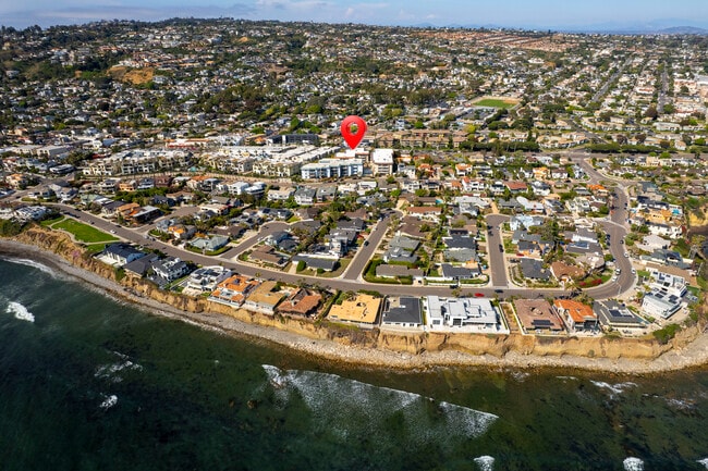 Building Photo - 5370 La Jolla Blvd