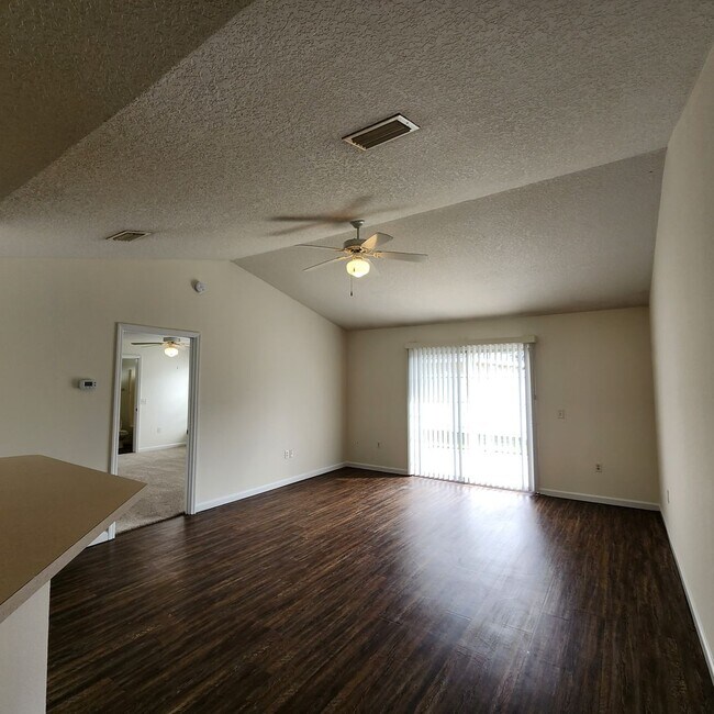 Building Photo - Holiday Special $500 Off Rent