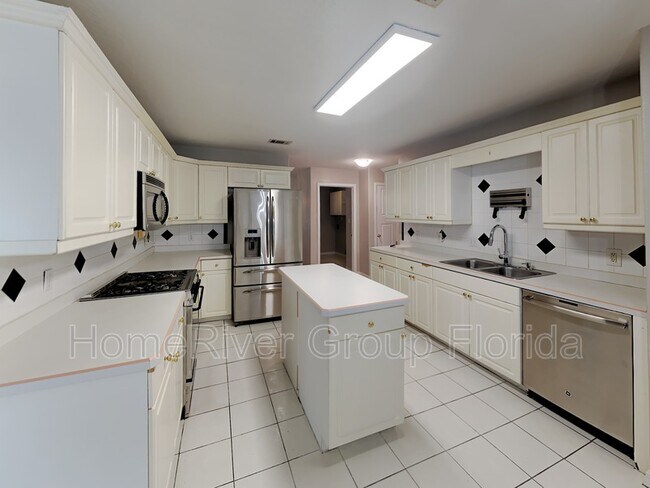 Building Photo - 8029 Grand Bahama Dr
