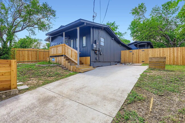 Building Photo - 1428 Webberville Rd