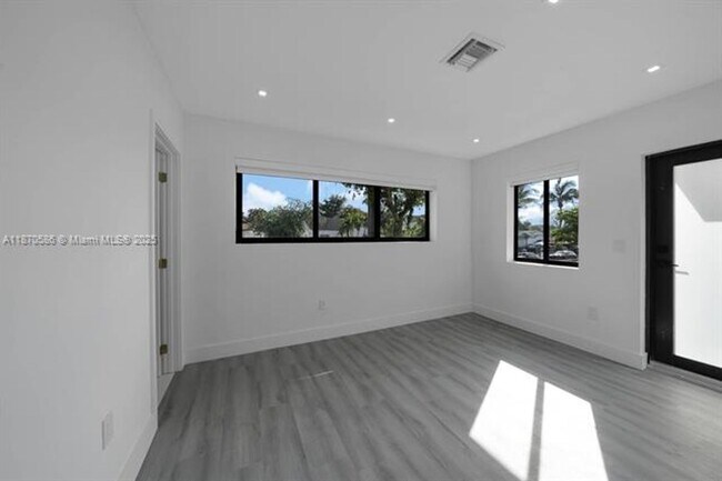 Foto del edificio - 1103 SW 12th St