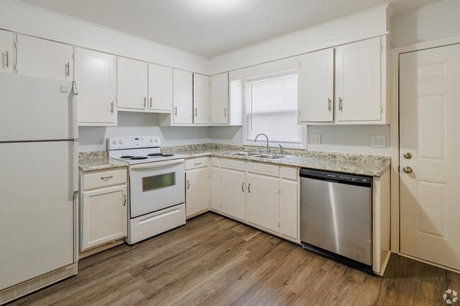 Interior Photo - Lion Chase Apartments