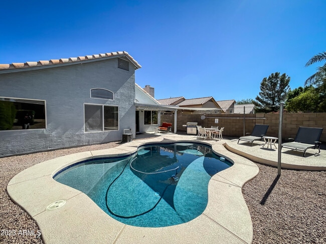 Building Photo - 2227 E Escuda Rd