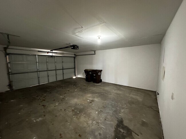 Foto del edificio - 402 Creekside Dr