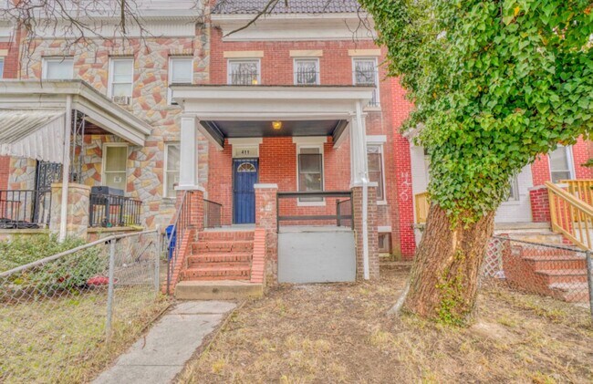 Building Photo - 411 Edgewood St