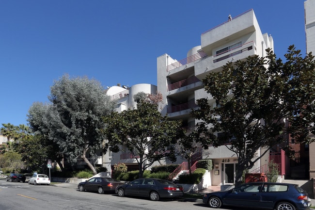 Building Photo - Miracle Mile Apartments