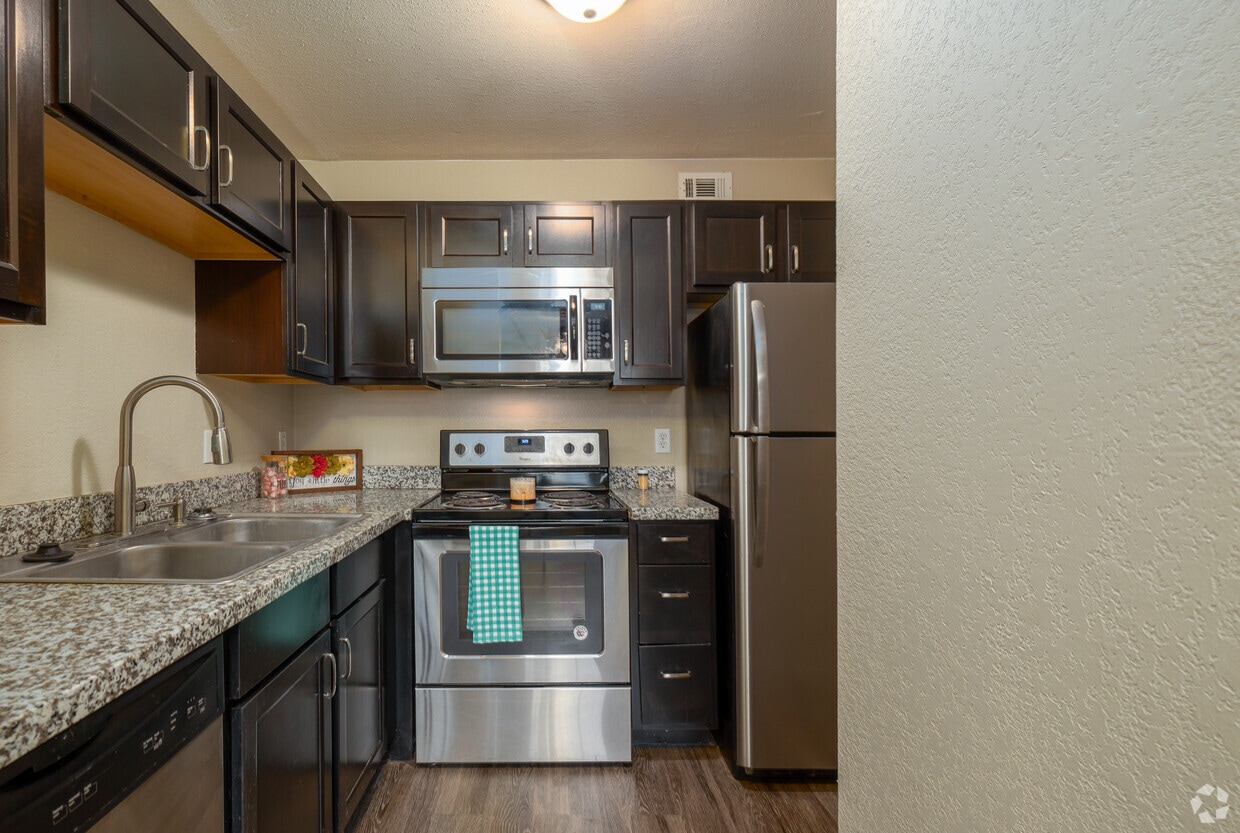 Primary Photo - 325 E NUGGET LLC (Lakeshore) (lakeshor)