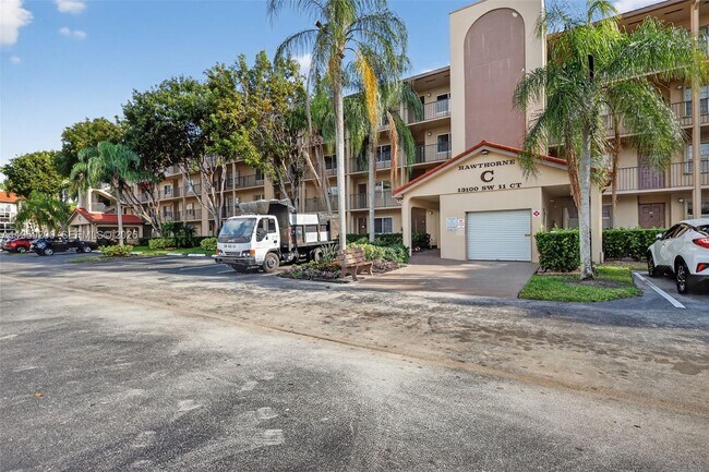 Foto del edificio - 13100 SW 11th Ct