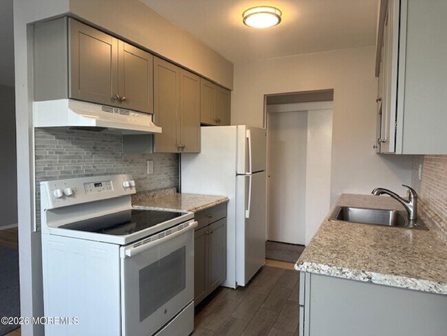 Foto del edificio - 61 Stonehurst Blvd