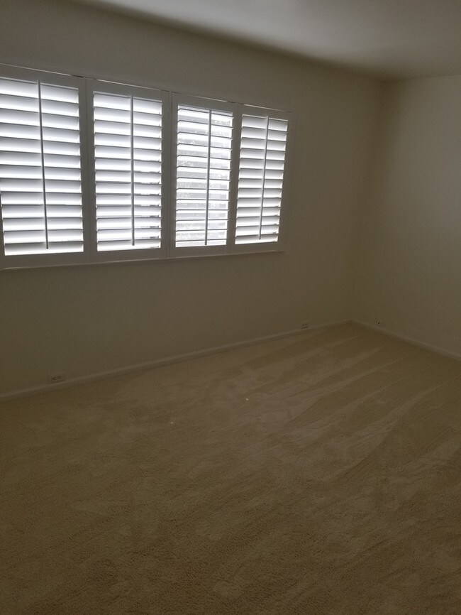 Foto del edificio - 802 Woodside Ln E