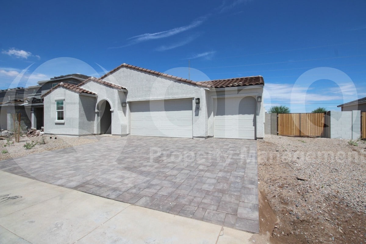 Primary Photo - 2050 E Piedmont Pl