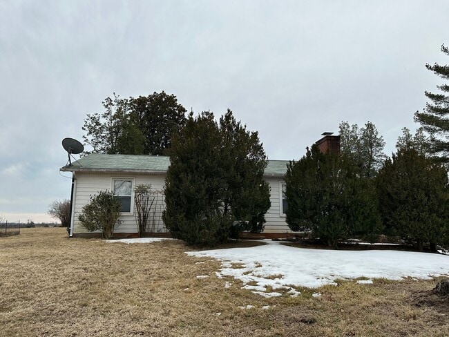 Building Photo - Charming Cottage