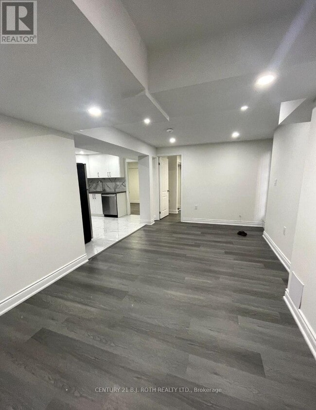 Building Photo - 60 Sasco Way