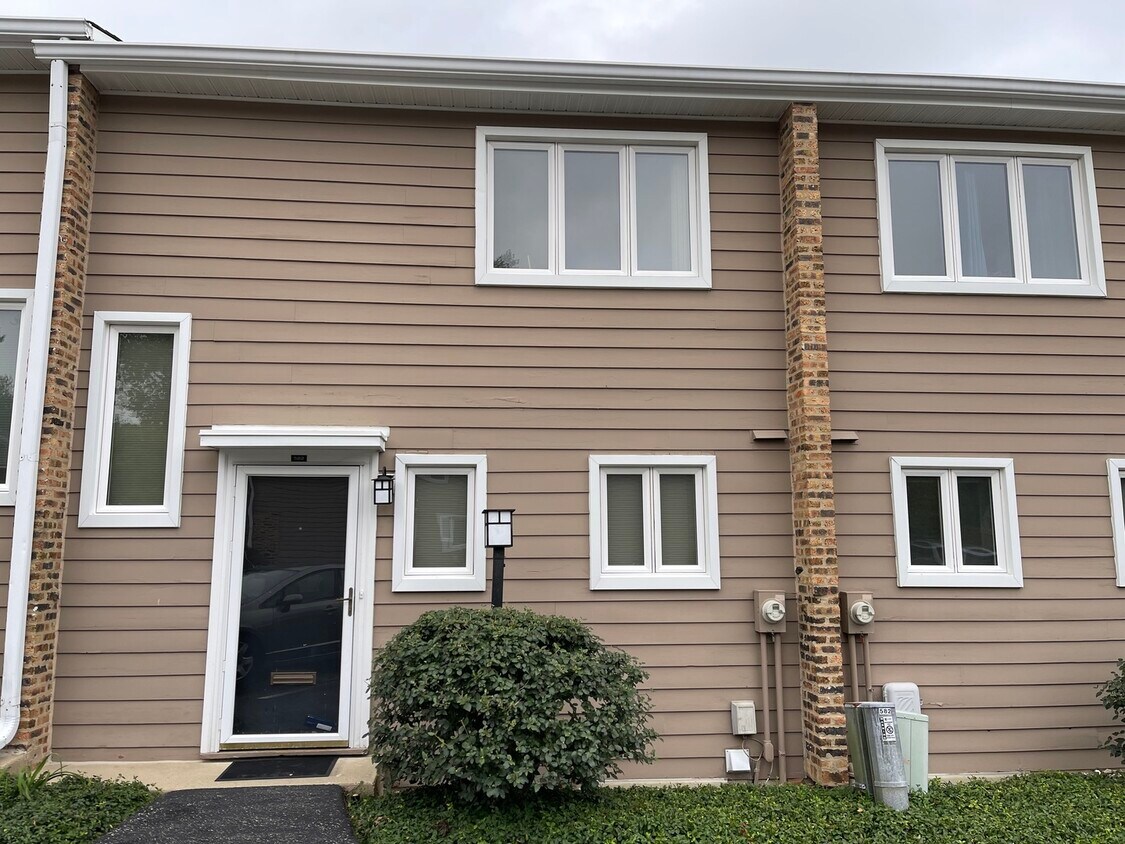 Foto principal - 582 Green Bay Rd