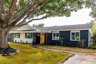 Building Photo - 811 Matchett St