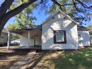 Building Photo - 922 Martin St