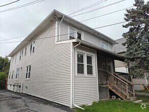 Building Photo - 372 Mansion St
