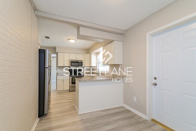 Foto del edificio - REDUCED! - NOW OFFERING $250 OFF FIRST FUL...