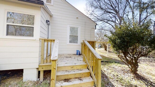 Building Photo - 610 Midland Ave