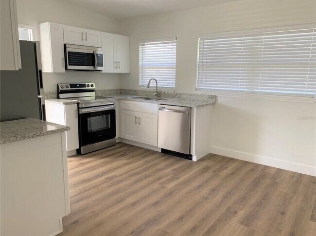 Building Photo - Adorable remodeled 3 bedroom 1 bath in Winter Haven