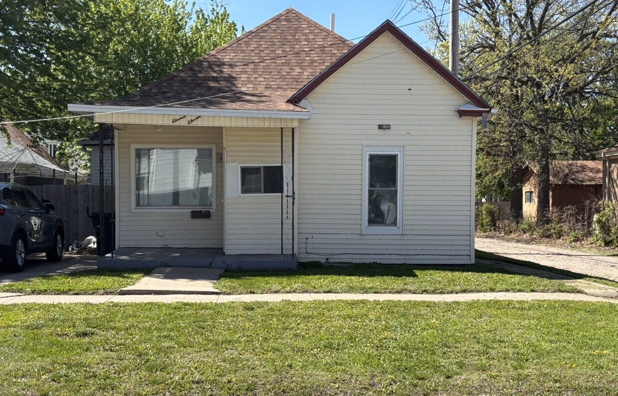 Primary Photo - 1111 W 5th St