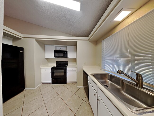 Building Photo - 1417 E Ironwood Dr