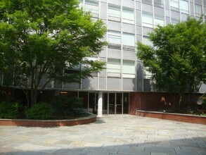 Building Photo - 80 Park 54 Park