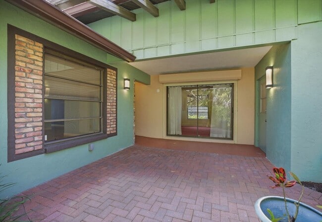 Foto del edificio - Pet-Friendly, 3bd/3bth with Bonus Outbuilding in North Sarasota