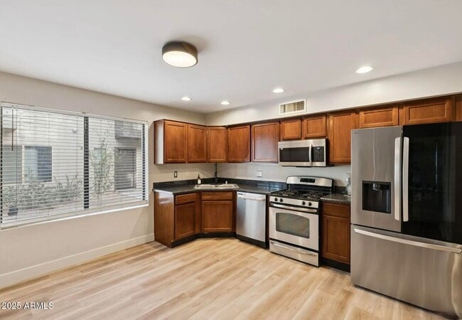 Building Photo - 7853 N 21st Ave