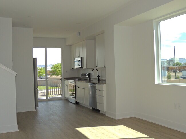 Foto del edificio - 600 Lawrence Ave