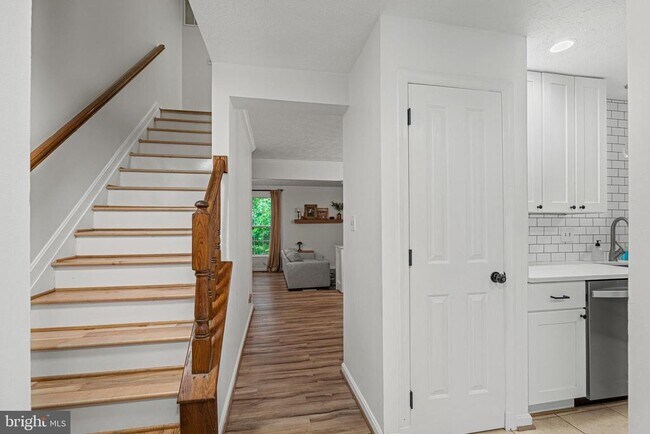 Building Photo - 9451 Fens Hollow