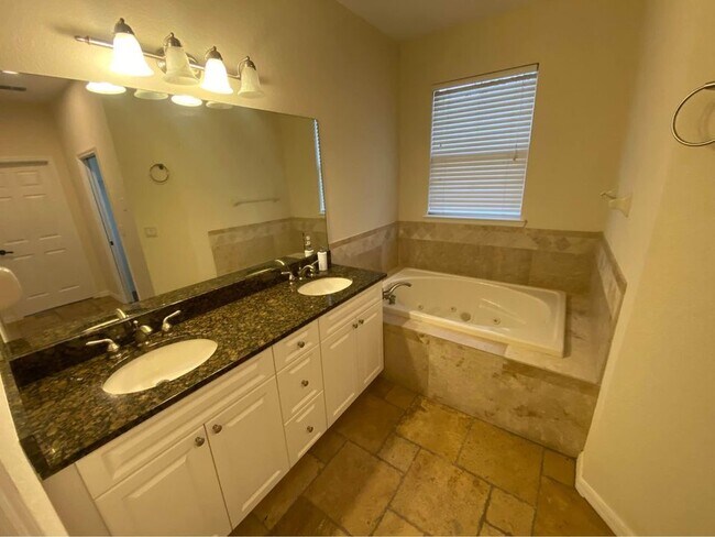 Building Photo - 17310 Amber Sweet Ln