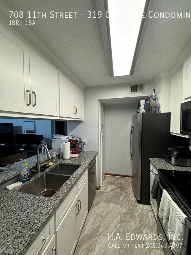 Building Photo - 708 11th St