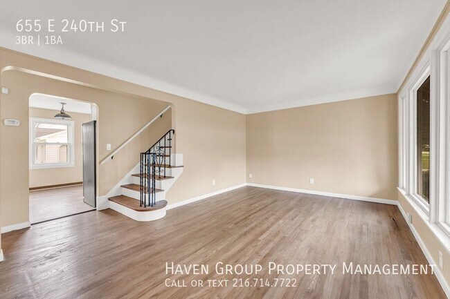 Building Photo - 655 E 240th St