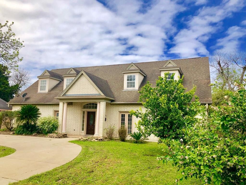 6131 Jackson Blvd, Groves, TX 77619 House for Rent in Groves, TX