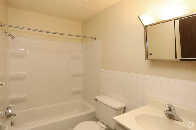 2HAB, 1BA - 802 ft² - Highland Park Apartments