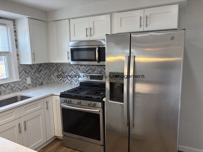 Photo - 321 Budlong Rd Apartment