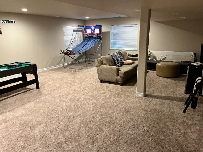 Building Photo - 4946 Olympus Dr