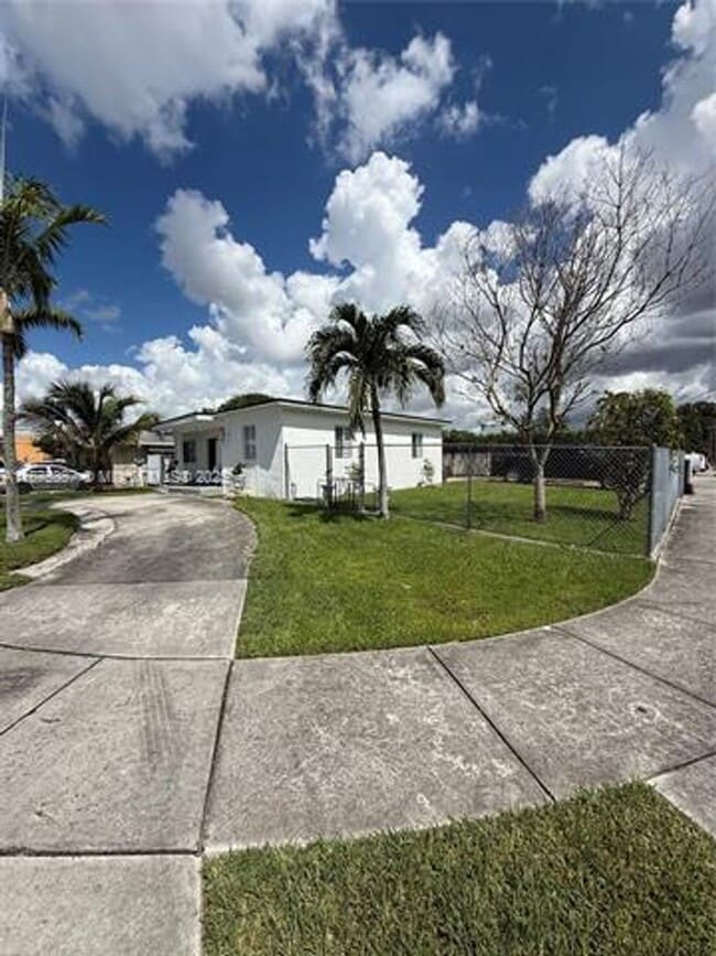 Foto del edificio - 2445 SW 90th Ave