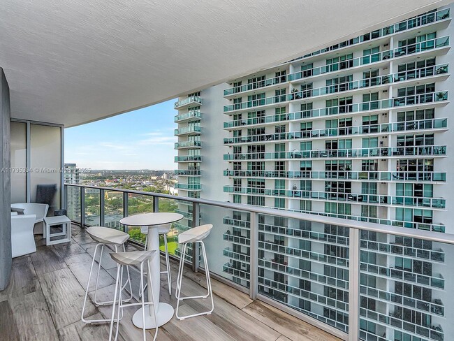 Foto del edificio - 488 NE 18th St