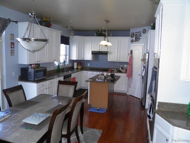 Building Photo - 40620 Camborne Ln