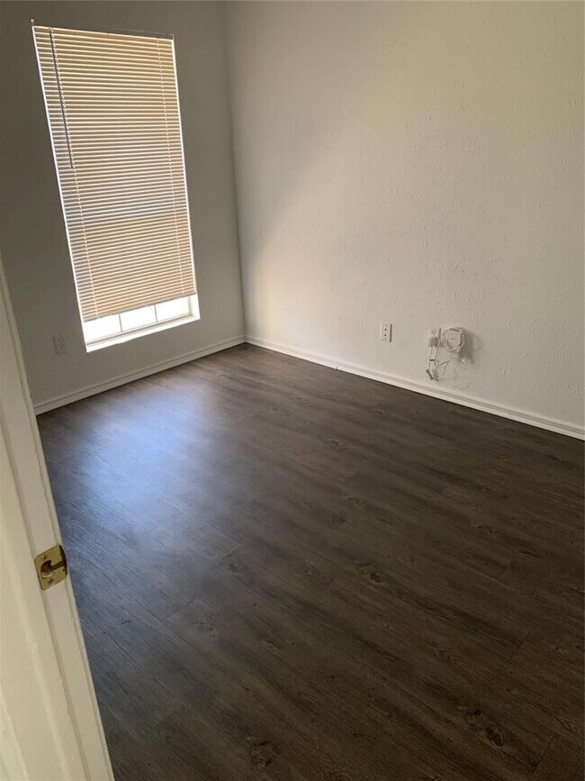 Foto del edificio - 4608 Bundyhill Dr