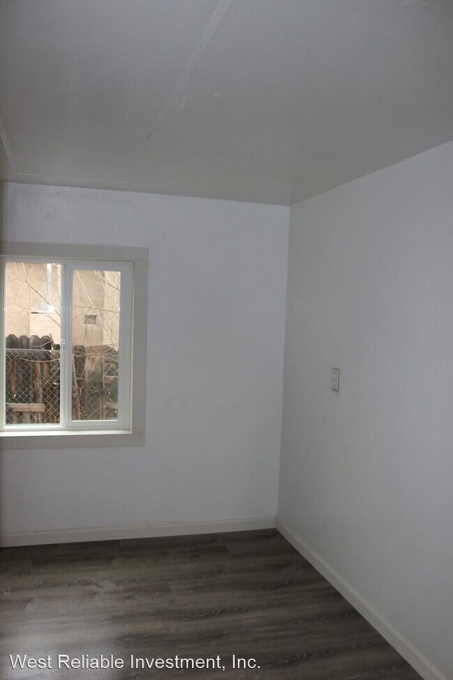 Building Photo - 4 br, 1 bath House - 981 West 7Th St