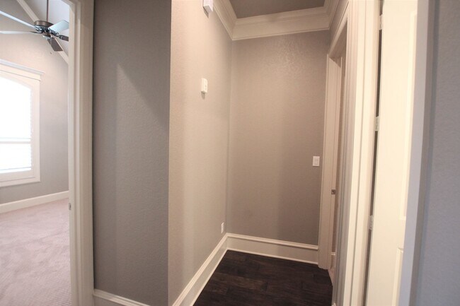 Building Photo - Gorgeous 3 bed 2 bath home in Hadley Court!