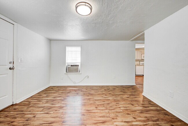 Foto del edificio - 204 S Stewart Ave