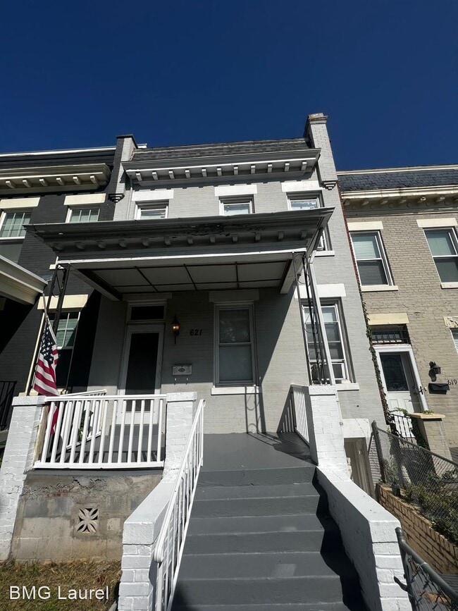 Building Photo - 3 br, 2.5 bath House - 621 Kenyon St NW