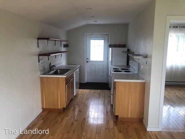 Foto del edificio - 1 br, 1 bath House - 736 1/2 E. 1st ST.