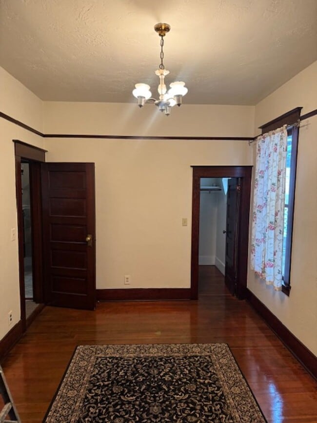 Building Photo - 4 Bedroom Home Beautifully Updated w/ Original Character